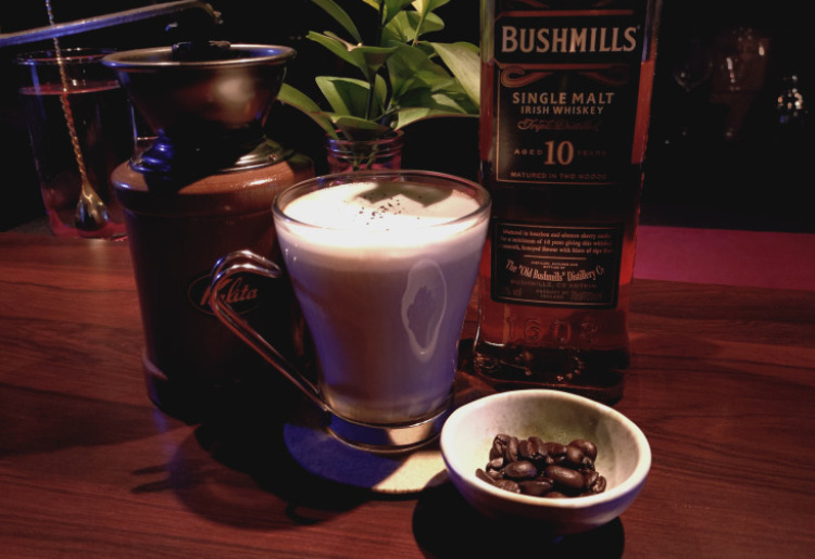 コーヒーでもカクテルを